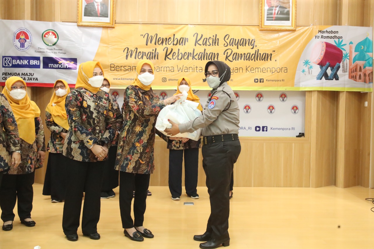 Baksos Dharma Wanita Kemenpora