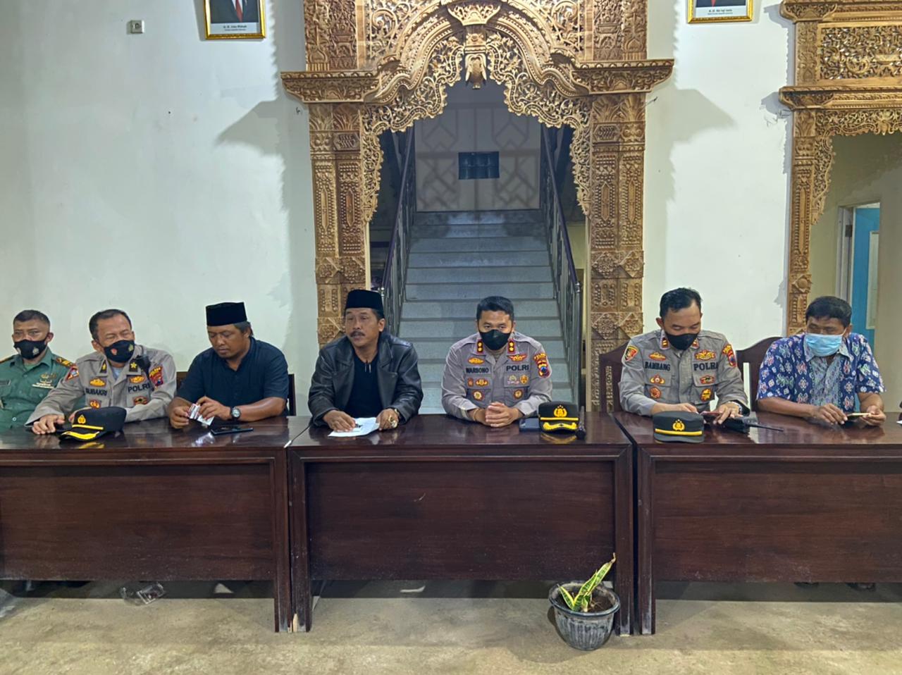 Kapolres Jepara AKBP Warsono memimpin pertemuan warga