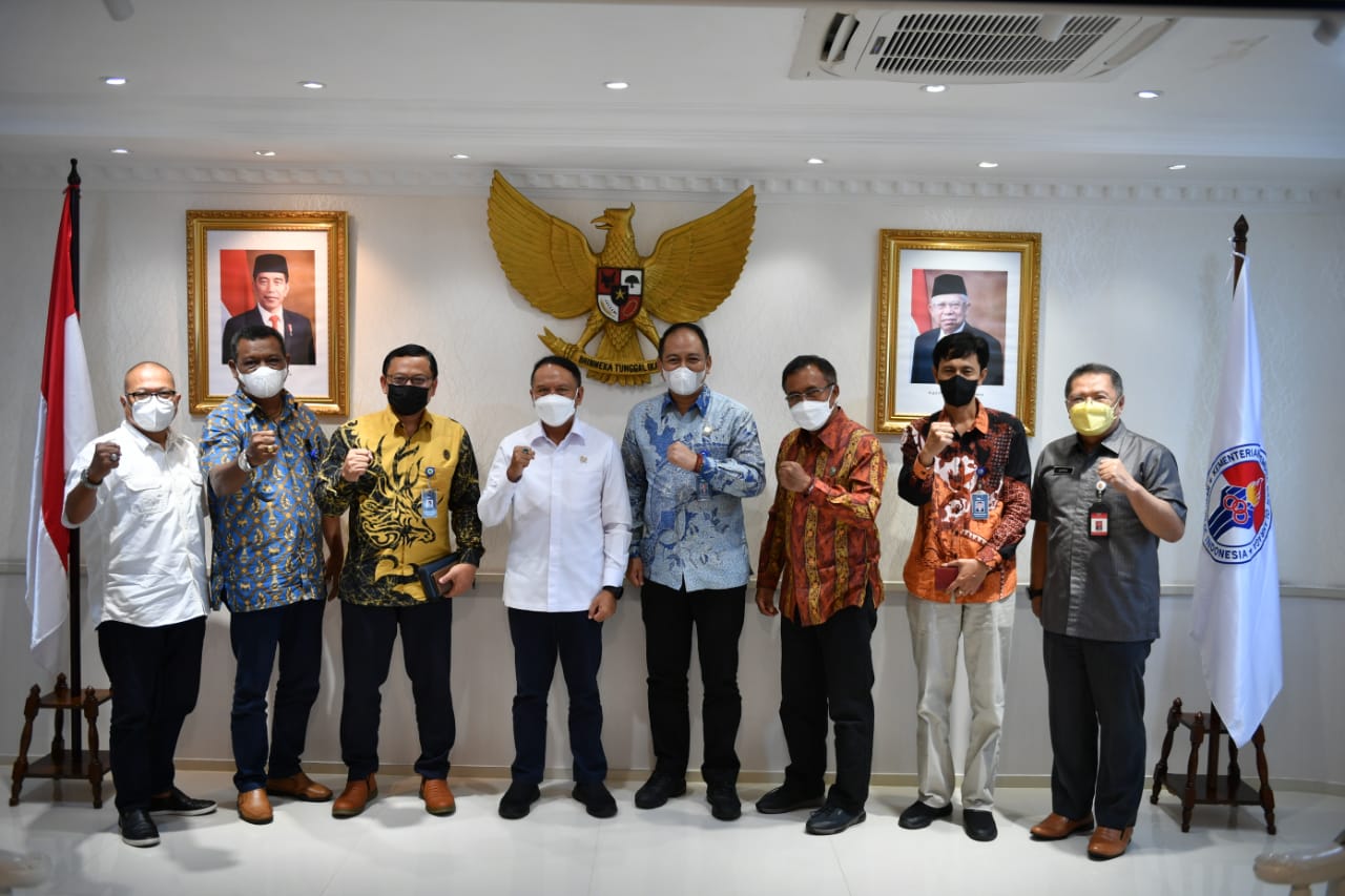 Jajaran Direksi dan Dewas RRI beserta Menpora - Foto: Kemenpora