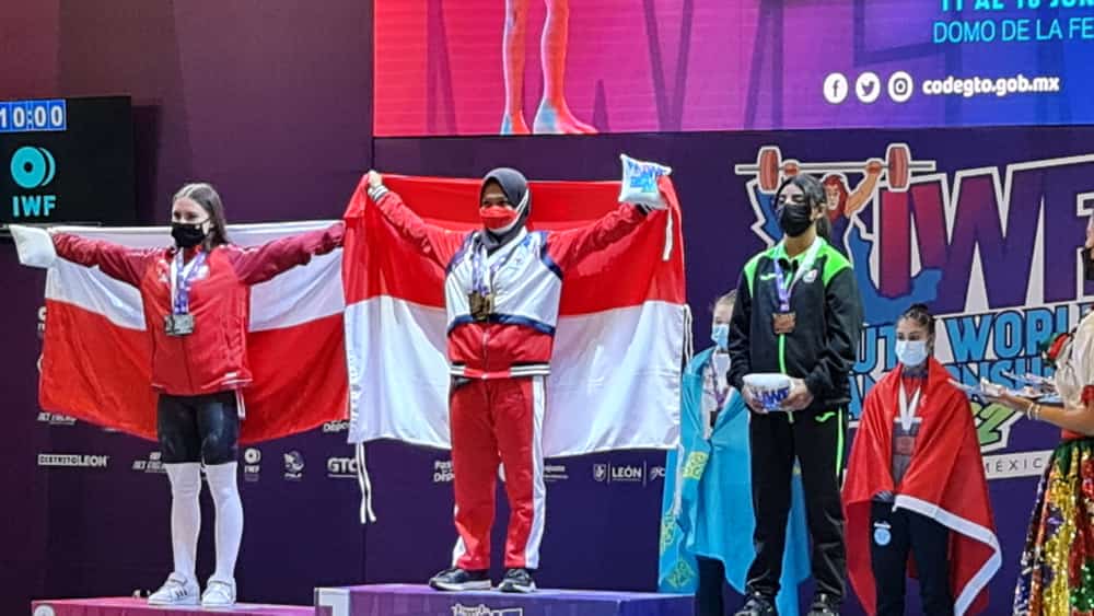Lifter Indonesia Sabet Tiga Medali Emas di Kejuaraan Dunia Angkat Besi Junior 2022