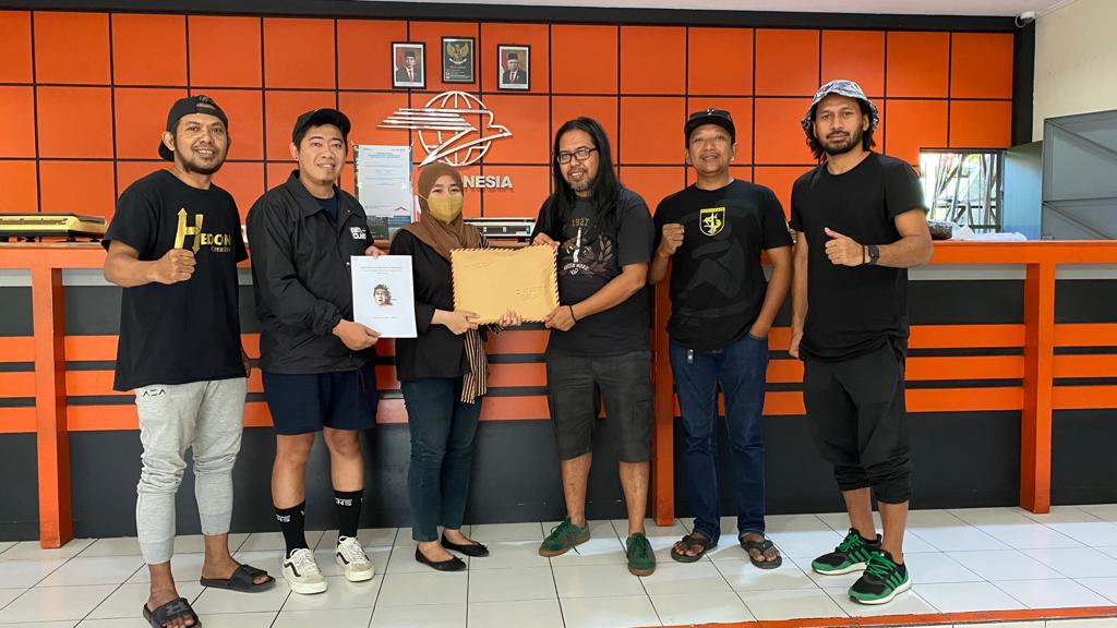 Perwakilan bonek mengirimkan surat tuntutan kepada panpel Piala Presiden 2022