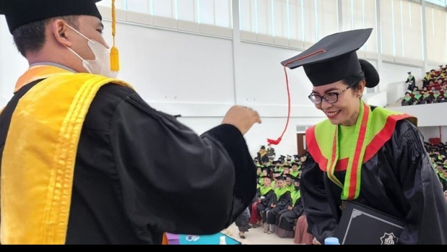 Wisuda Ni Ketut Mayoni