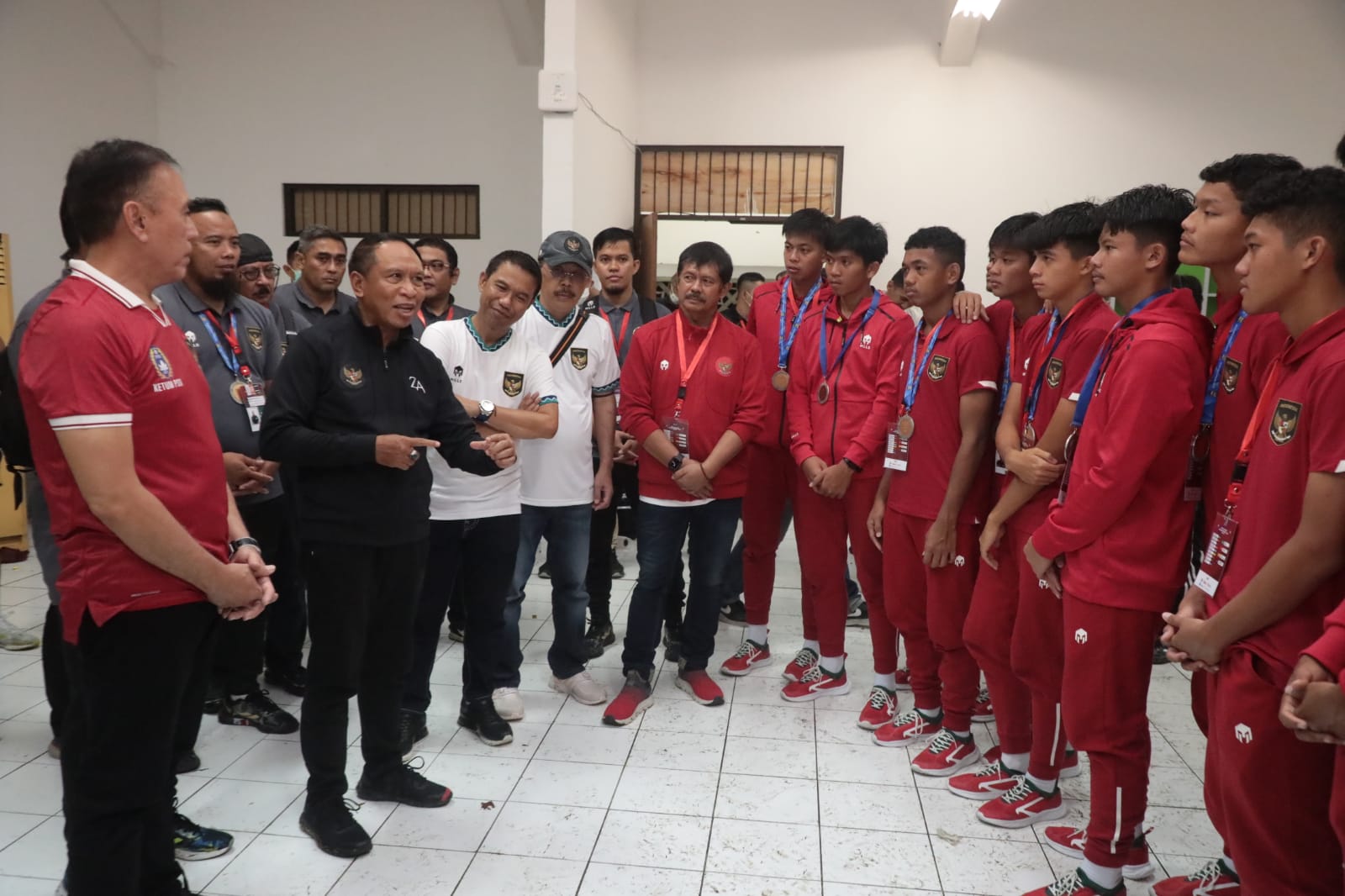 Menpora di ruang ganti Timnas U-16