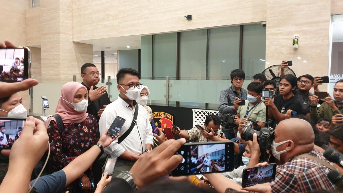 Ketua Tim Independen Autopsi Ulang Brigadir J, Ade Firmansyah Sugiharto, mengumumkan hasil utopsi ulang oleh tim independen terhadap jenazah Brigadir J, Senin 22 Agustus 2022.