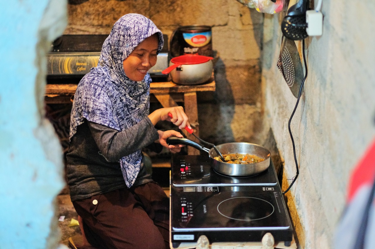 Memasak dengan kompor listrik