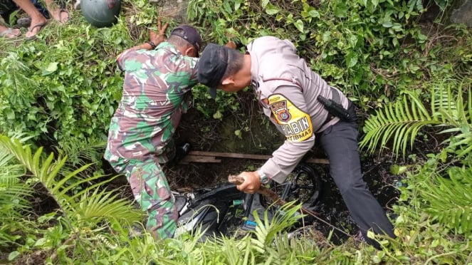 Gempar, Sosok Mayat Anggota TNI Ditemukan Membusuk di Selokan