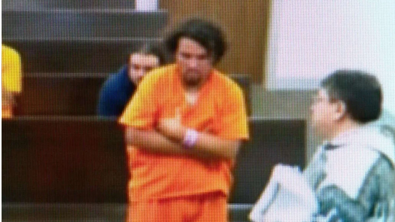 Agar Bisa Terbang Gratis Pria Ini Bersembunyi di Roda Pesawat