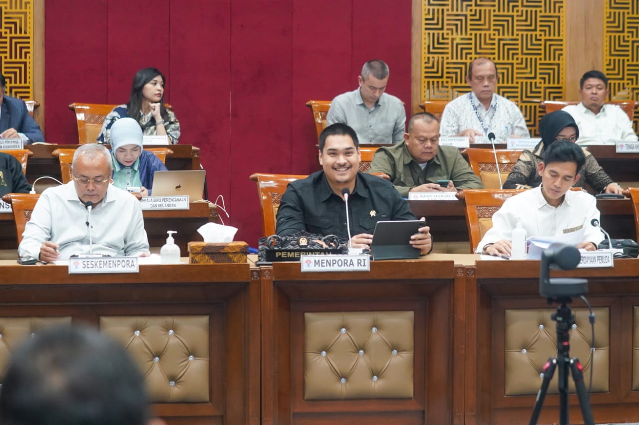 Menpora Dito Raker dengan Komisi X DPR RI, Bahas Program dan Anggaran