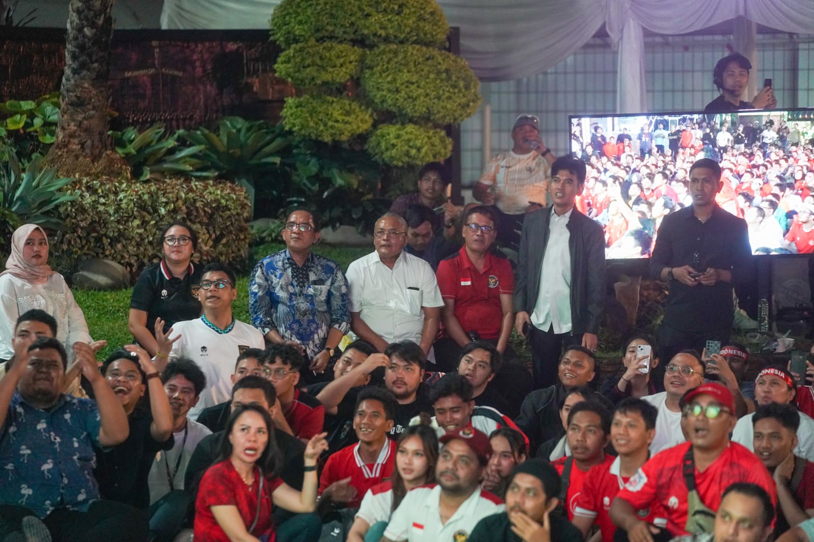 Nobar Kemenpora Dihadiri Ribuan Suporter Timnas Indonesia