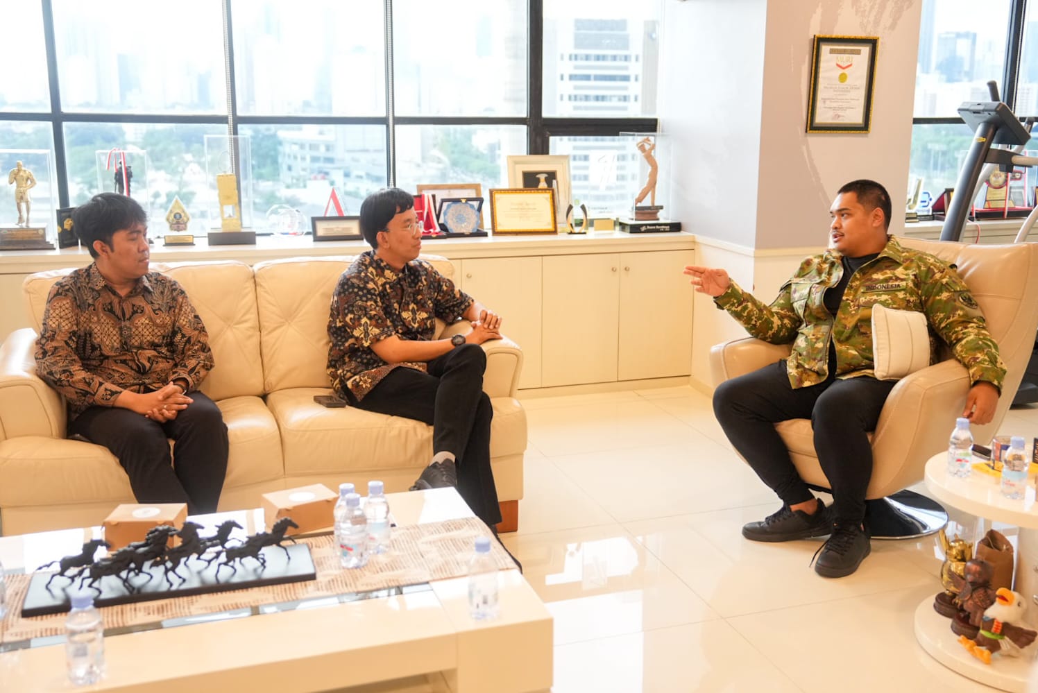 Pertemuan Menpora Dito dengan Stafsus Wapres Achmad Adhitya, Buka Rencana Kolaborasi Pelatihan AI untuk Generasi Muda