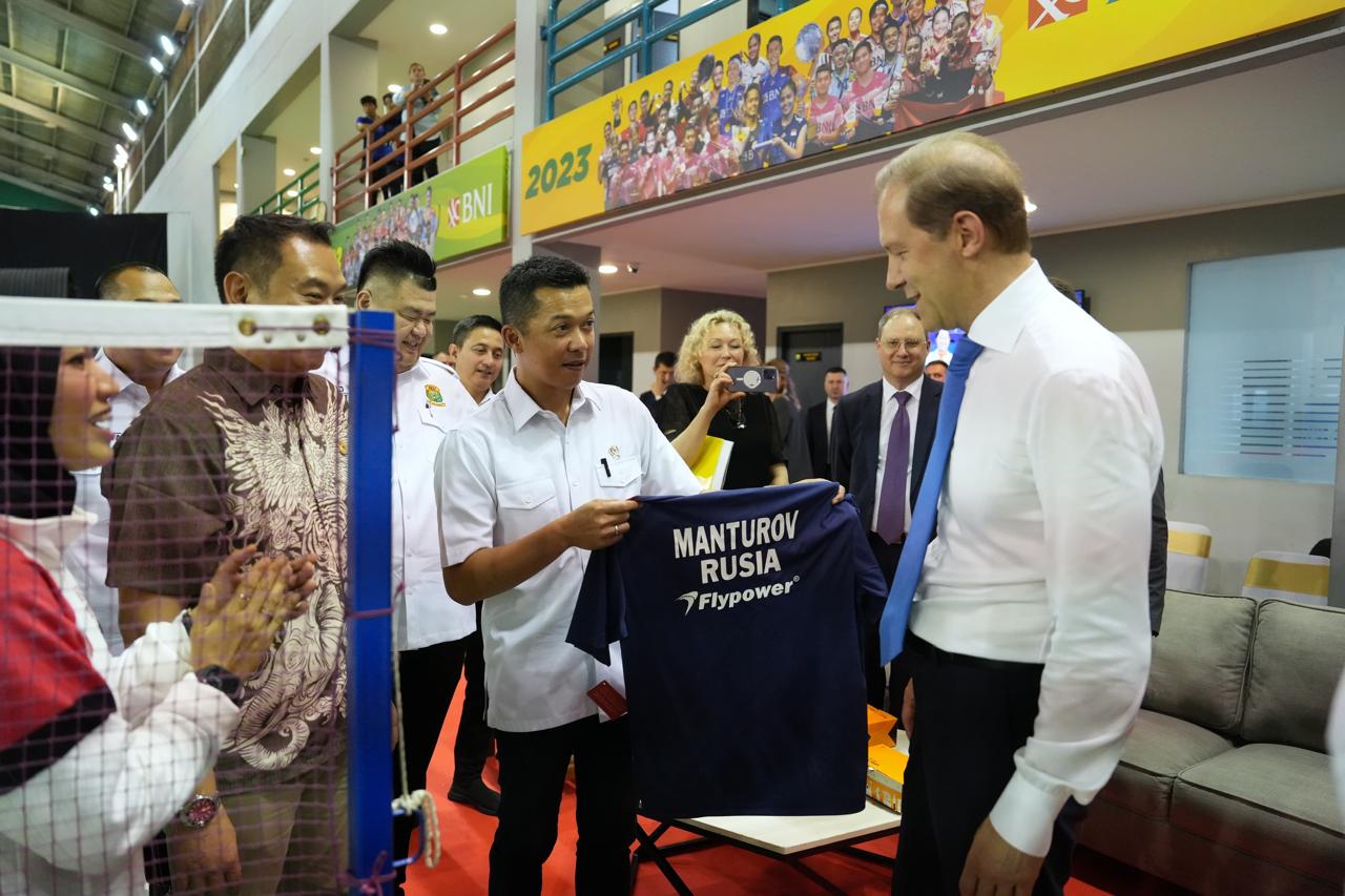 Wamenpora Taufik Terima Kunjungan Wakil Perdana Menteri Pertama Rusia Denis Manturov di Pelatnas PBSI