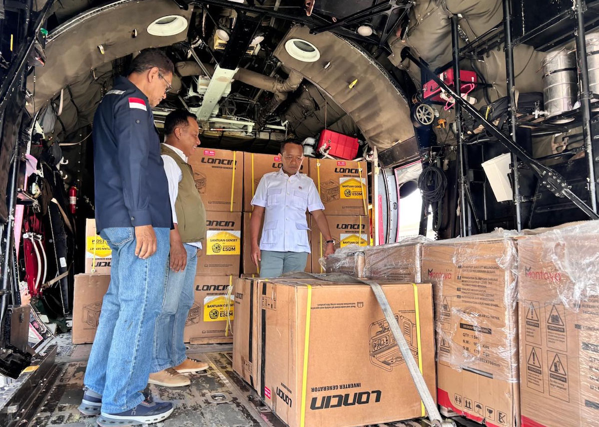 Atas Arahan Presiden, Bahlil Kirim 1.000 Genset ke Desa-Desa Gelap di Aceh