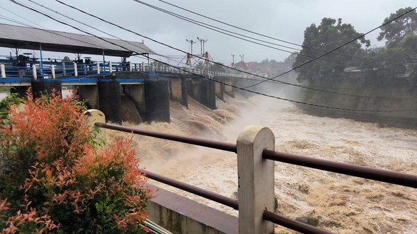BNPB Perpanjang Operasi Modifikasi Cuaca hingga 3 Februari 2026